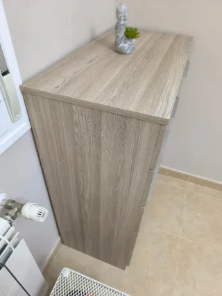 Cómoda de madera y metal