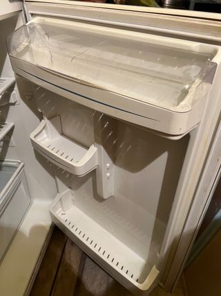 Nevera antigua blanca