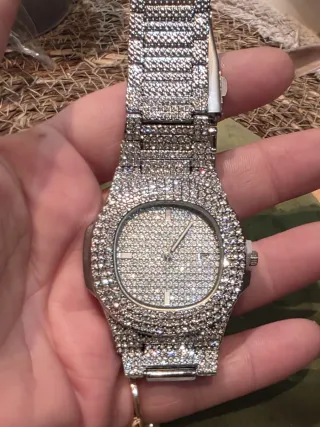 Reloj de Lujo con Diamantes