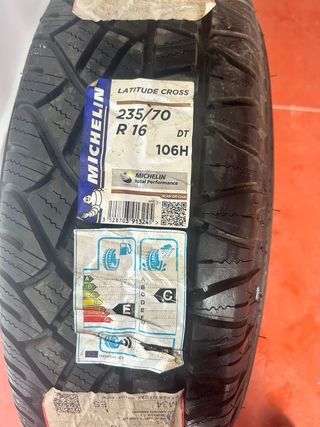 Neumático Michelin Latitude Cross 235/70 R16 106H