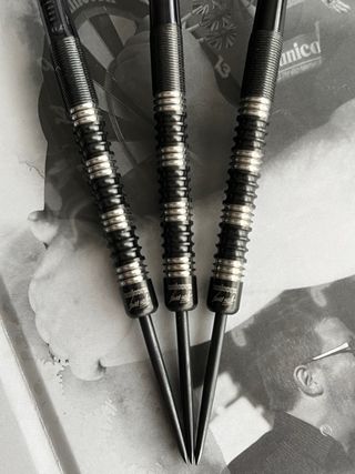 Dardos Unicorn James Wade Noir 90% Acero 22g
