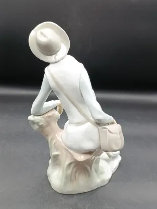 Figura Lladro Porcelana Niño y Perro