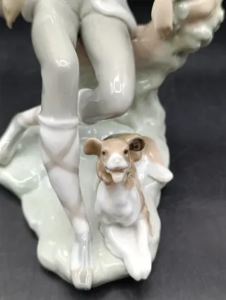 Figura Lladro Porcelana Niño y Perro