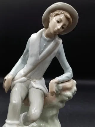 Figura Lladro Porcelana Niño y Perro