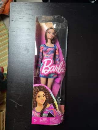 Barbie fashion con vestito colorato