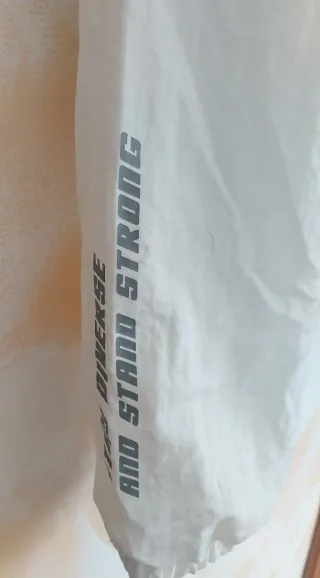 Chaqueta Blanca con Capucha