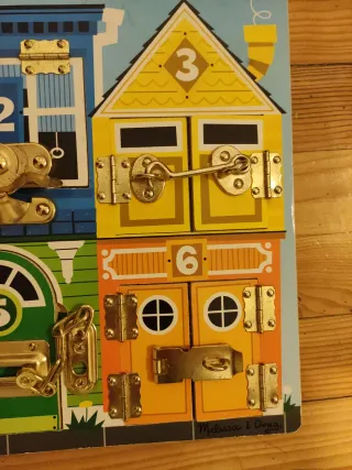 Juguete educativo de cerraduras y llaves