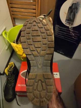 Botas de seguridad COFRA negras y amarillas