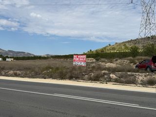 Terreno, mas de 10mil metros sin agua ni energía,