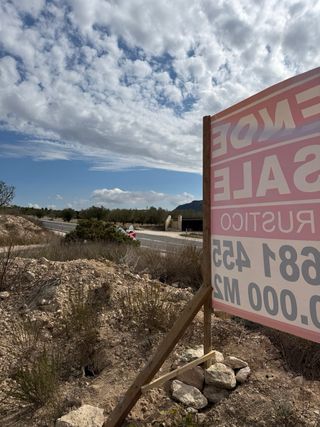 Terreno, mas de 10mil metros sin agua ni energía,