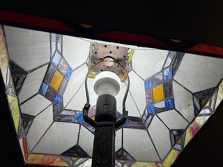 Lámpara de mesa Tiffany cristal y metal