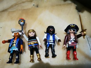 Barco Pirata Playmobil con 4 Figuras