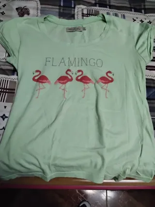 Camiseta verde con flamencos