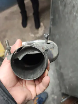 Cola de escape ovalada