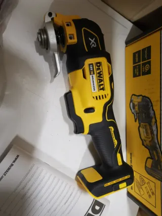 Multiherramienta Dewalt 18V XR  Batería y Cargador