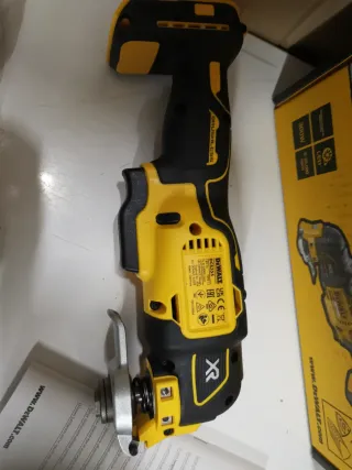 Multiherramienta Dewalt 18V XR  Batería y Cargador
