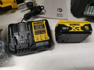 Multiherramienta Dewalt 18V XR  Batería y Cargador