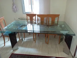 Mesa de cristal y metal
