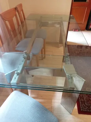 Mesa de cristal y metal