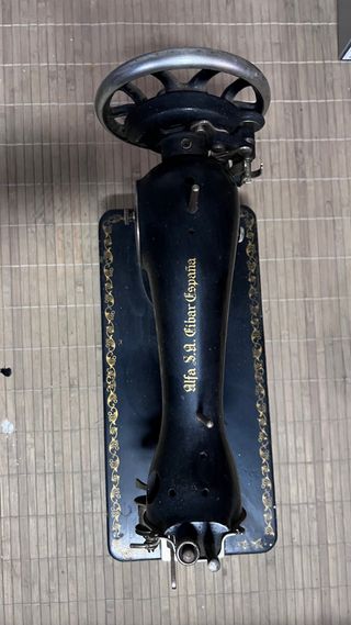 Máquina de coser antigua ALFA