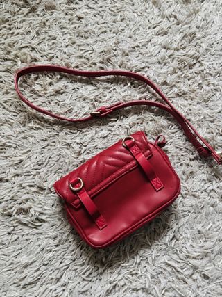 Bolso riñonera Zara rojo con leones dorados