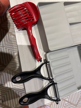 Organizador de cubiertos y peladores