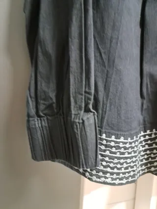 Camisa negra bordada talla M