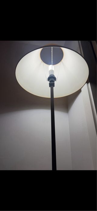 2 lamparas pie de hierro con pantalla.