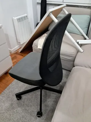 Cadeira de escritório em tecido e metal