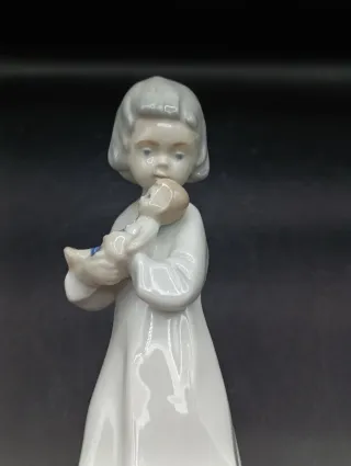 Figura Porcelana Niña con Bebé