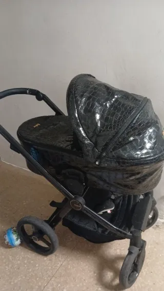 Carro de bebé negro