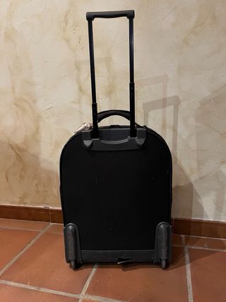 Maleta de cabina Delsey negra y roja