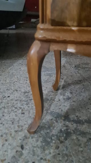 Mesita de noche isabelina madera y cristal