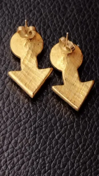 Pendientes vintage dorados con piedras azules