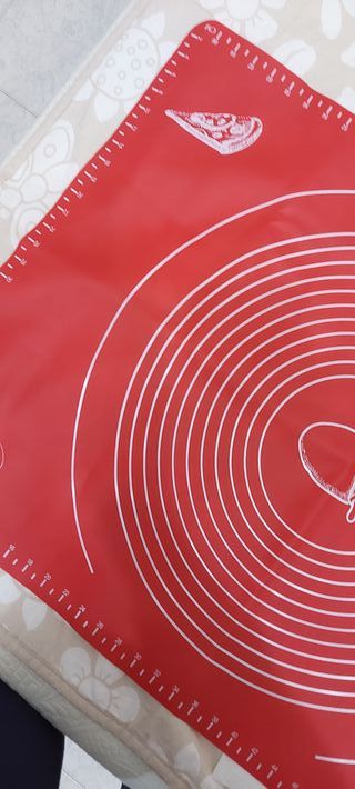 Spianatoia in silicone rossa per impastare