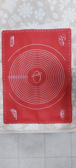 Spianatoia in silicone rossa per impastare