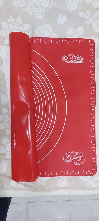 Spianatoia in silicone rossa per impastare