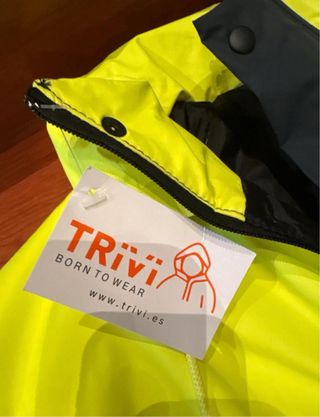 Mono de esquí amarillo y azul negro