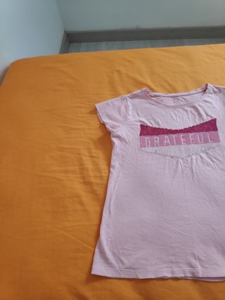 Camiseta TEX rosa con lentejuelas.