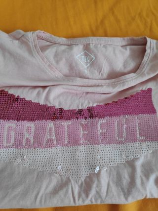 Camiseta TEX rosa con lentejuelas.