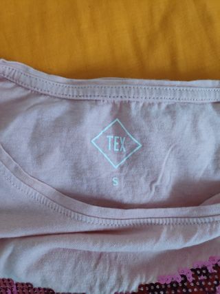 Camiseta TEX rosa con lentejuelas.