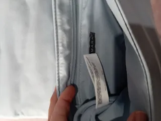 Bolso celeste acolchado cadena Primark