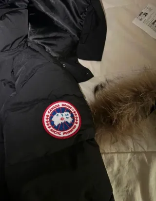 Chaqueta Canada Goose Negra con Capucha