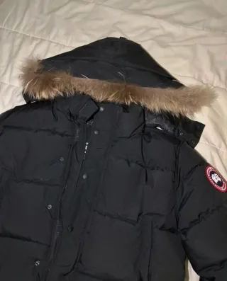 Chaqueta Canada Goose Negra con Capucha