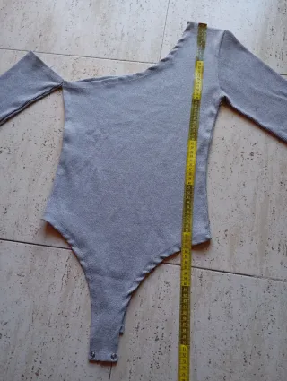 Body gris asimétrico de canalé