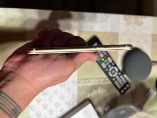 iPhone 8 Caso Curioso