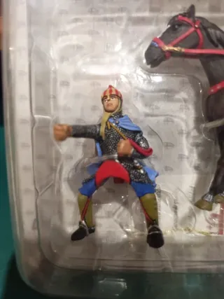 Figura de plomo de caballero y caballo