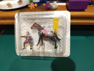 Figura de plomo de caballero y caballo