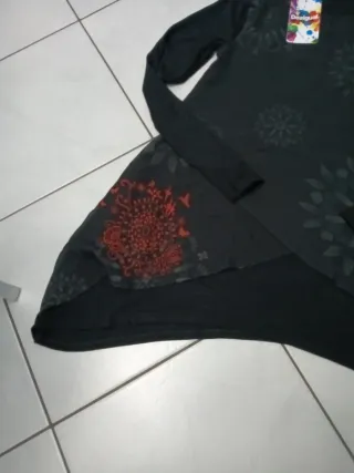 Maglia Desigual nera con stampa rossa