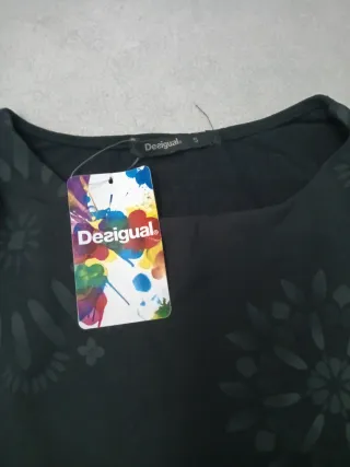 Maglia Desigual nera con stampa rossa